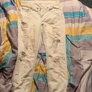 Light blue/white ripped jeans